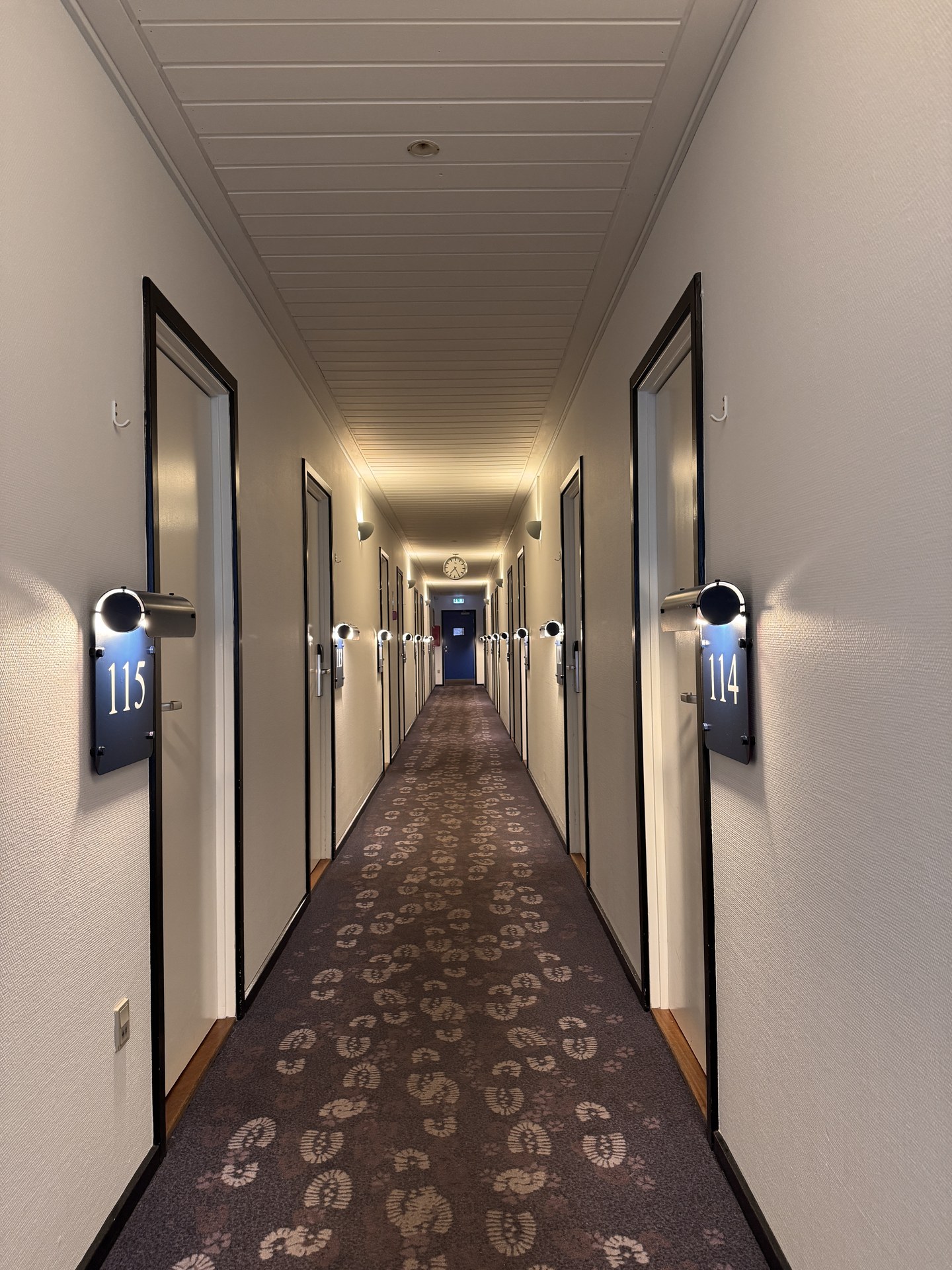 PL/26-06-04 · Rooms, Both Sides